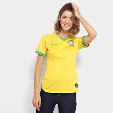 Comandadas por pia sundhage, as jogadoras superaram a rússia por 3 a 0 em amistoso realizado no estádio municipal de cartagonova, em cartagena (espanha). Camisa Selecao Brasil I 19 20 S N Torcedor Nike Feminina Amarelo Verde Netshoes