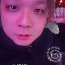 Individual not wearing mask in public despite being asked