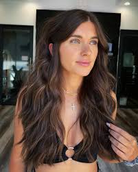 Lindsey Mitchell's Instagram, Twitter & Facebook