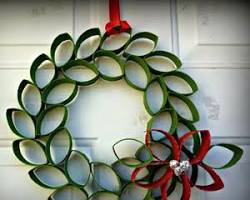 Imagem de Guirlanda com Rolos de Papel Higiênico