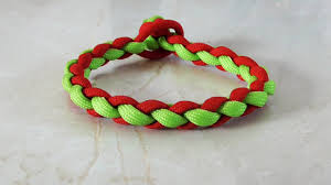We like to make things out of paracord! How To Tie A Four Strand Round Braid Paracord Survival Bracelet Youtube