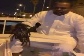 شاهد سعيد العويران يبيع سمك في الشارع