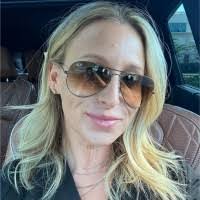 Nicole Breen's Instagram, Twitter & Facebook