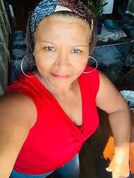 Sunshine fighting it's way through! Enjoying some time out at Next Time  Around with my daughter. Love the great finds. Picked up a couple of things  @hawt.homevintage @7pumpkindesigns @krispykreme @kaileyhawthorn