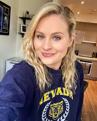 As Easter holidays arrive I always think about how we're going into my  favourite time of year! Days are lighter for longer, blossom is appearing  and the sun will hopefully at some