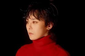 G-Dragon diện Mary Jane giữa trời Paris, nhưng lần này không phải là CHANEL