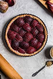 This 4 Ingredient Beautiful Plum Tart Only Looks Like You Spent All Day In The Kitchen But It Is Actually Beyond Easy And So Impres Plum Tart Food Tart Recipes