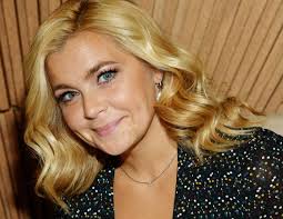 Алла духова — известный хореограф, имя которого сразу ассоциируется у всех с танцевальным коллективом «тодес». Eto Stilno Krasivo Pegova Pryatala Korotkuyu Strizhku Pod Parikom