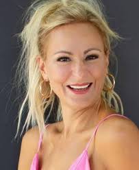 Who's one mom that you just can't stand : r/dancemoms