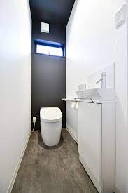 モノトーンのシックなトイレ トイレ おしゃれ トイレ 収納 アイデア トイレのアイデア