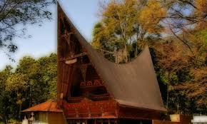 Rumah adat batak adalah salah satu bukti kekayaan budaya dan peninggalan sejarah di indonesia, tepatnya di provinsi sumatera utara. 8 Rumah Adat Sumatera Utara Keunikannya Andalas Tourism