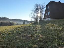 Sonnenhaus Im Vulkanland Ein Energieautarkes Paradies Mitten Im Steirischen Vulkanland Eine Grosse Streuobstwiese In 2020 Sonnenhaus Sonnenterrasse Streuobstwiese
