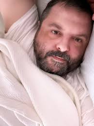 Now that is a reach! I am 82 years old and 5 ' 10. He is 62 years younger,  a full head taller and reaches 2 hands farther and plays a hellava