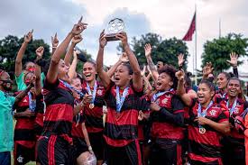 Diniz xinga tchê tchê durante spfc x bragantino: Flamengo E Campeao Da Taca Gb Feminina Apos Goleada Por 6x0