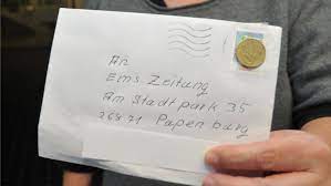 So schwer kann das doch nicht sein. Fehlendes Porto Ausgeglichen Post Stellt Brief In Papenburg Mit Geldmunze Statt Briefmarke Zu