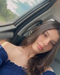 Então hj vc faz 15 anos!!! E parece que foi ontem que vc chegou em nossas  vidas, trazendo alegria e doçura!!!! Te amo minha princesinha!!!