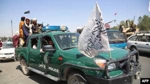 Корреспондентка американского телеканала в кабуле кларисса уорд рассказала, что после прихода талибана она вынуждена выходить эфир в хиджабе. Uza9qtzjrqx3xm