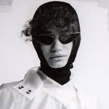 SVETA BLACK FOR L´OFFICIEL