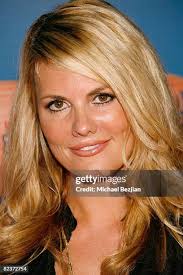 160 Courtney Ave Photos & High Res Pictures