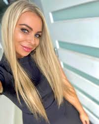 Just Because… My HAIR looks FAB 🖤 @lueurhair_studio #hairgoals  #hairdresser #newcastlensw #hair #hairoftheday #hairofinstagram  #hairofmydreams #blonde #blondehair #blondehairdontcare #blondespecialist  #hairdressernewcastle