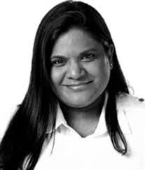 Laura Wall's Instagram, Twitter & Facebook