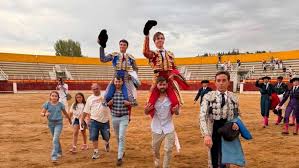Andrés García corta tres orejas y sale a hombros en Sigüenza