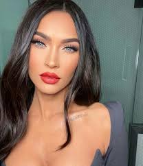 Amber Valadez adlı kullanıcının B E A U T Y panosundaki Pin