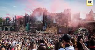 Das frauenfeld verlängert die ausgabe gleich um einen tag, der gurten kündigt ein «emotionales superfestival» an. Tomorrowland 2021 Dj S Tickets Preise Corona Massnahmen Buhnen Alle Infos Zum Festival