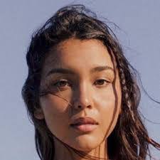 Caitlin Lewis's Instagram, Twitter & Facebook