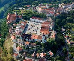 1503 přenesl na nově vznikající osadu jan černčický z kácova z nedalekého krčína městská práva a privilégia. Nove Mesto Nad Metuji Places To Visit Cultural Landscape Favorite Places