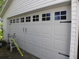D I Y Faux Carriage Garage Door One Good Thing By Jillee Garagentore Garagentor Fenster Fenster Und Turen