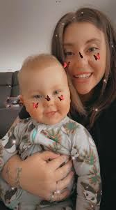 Can someone remove the thumb from the picture?