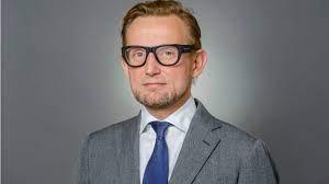 De muziektheatervoorstelling viert 100 jaar noord en de aansluiting bij amsterdam met een spektakel in het weiland van 1 t/m 17 juli 2021. Pandjeskoning Prins Bernhard Hij Bezit Zo N 600 Woningen En Kantoren In Nederland