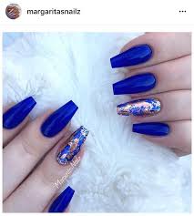 El azul marino en las uñas, realza el carácter profesional de quién lo lleva, enmarcado en las tendencias. Pin De Bribri Brittany En Ongle Unas Color Azul Tutorial De Unas Decoradas Unas De Acrilico Largas