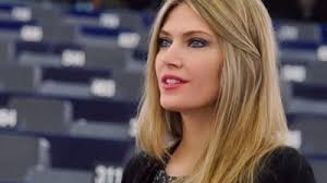 Prima imagine cu banii găsiți în casa eurodeputatei Eva Kail, arestată  pentru spălare de bani și corupție FOTO