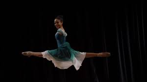 A los cinco años comenzó a tomar clases de esta disciplina, para luego continuar con jazz y tap. Video Ballerina Vitoria Bueno Stern De Super News
