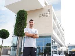 Il difensore croato dello zenit san pietroburgo ha. Lovren Surrenders Hotel To Earthquake Victims Everyevery