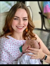 Single mom seeking part-time babysitter in Fort Myers