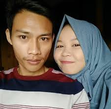 A friend was showing me his tool shed and pointed to a ladder. “That's my  step-ladder”, he said. “I never knew my real ladder.” 😞