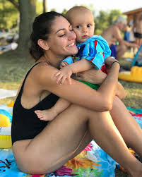 Kulcsár edina férje az instagramos sztorijában őszintén leírta, mit titkolt el gyermekei anyja elől. Kulcsar Edina Megmutatta Visszeres Labait Foto