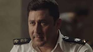 أثارت شخصية الضابط الخائن محمد عويس الجدل بعد ظهورها في الحلقة الثالثة بمسلسل الاختيار 2″، والذي لعب دوره الفنان أحمد شاكر. D5w 2knk 7 Iom