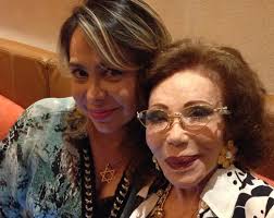 TARDE DIVINA NA BARRA: LOIRA-FURACÃO MÁRCIA VERÍSSIMO CELEBRA NOVA IDADE  COM MUITO SAMBA!