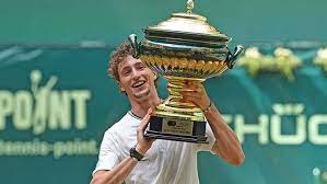 Ugo humbert z największym tytułem w karierze. Ugo Humbert Puts On Tennis Clinic To Beat 7th Ranked Rublev In Halle Open Final Cbc Sports