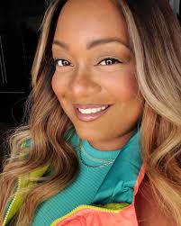 🍔 The judges are in—and the burgers are ready! Burger Bash 2.0, presented  by @patlafrieda Meats and hosted by @brooklynpeltzbeckham and @rachaelray,  is heating up the waterfront