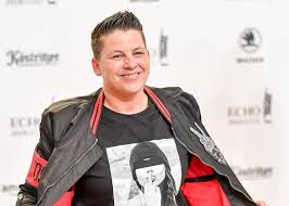 Es war beatrice egli, mit der sie gemeinsam bei einer gala war). Echo 2018 Mit Wem Kerstin Ott Ein Selfie Wollte