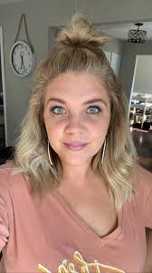 Hello everyone! I'm Erin, with a heart for encouraging and inspiring  others. I'm passionate about helping people live their best lives and dream  again. I believe in the power of a positive