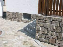 sockelverkleidungen fuchs kunststeinhandel verarbeitung geopietrahandler fassade haus steinverkleidung haussockel