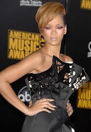 In 2009, rihanna has gone through several changes of look. Rihanna Hairstyles Photos Of Rihanna S Best Hair Moments Fashion Gone Rogue