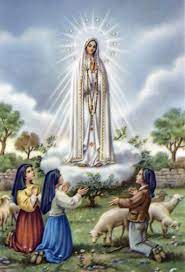 The large statue of our lady of fatima, which stands in the niche above the main entrance of the basilica, was sculpted by american priest thomas mcglynn. Our Lady Of Fatima