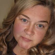 Lisa Eagles's Instagram, Twitter & Facebook